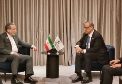 وزیر امور خارجه با دبیرکل سازمان همکاری‌های اسلامی دیدار کرد