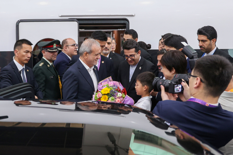پزشکیان وارد پکن شد