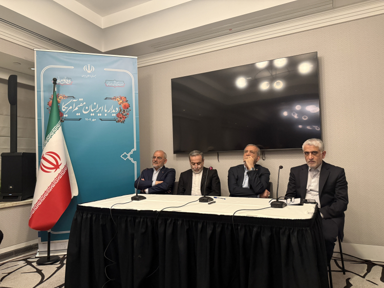 باید به جای کسانی که دنبال سیاست‌بازی و دغل‌کاری هستند، اداره امور را به خادمان واقعی بسپاریم