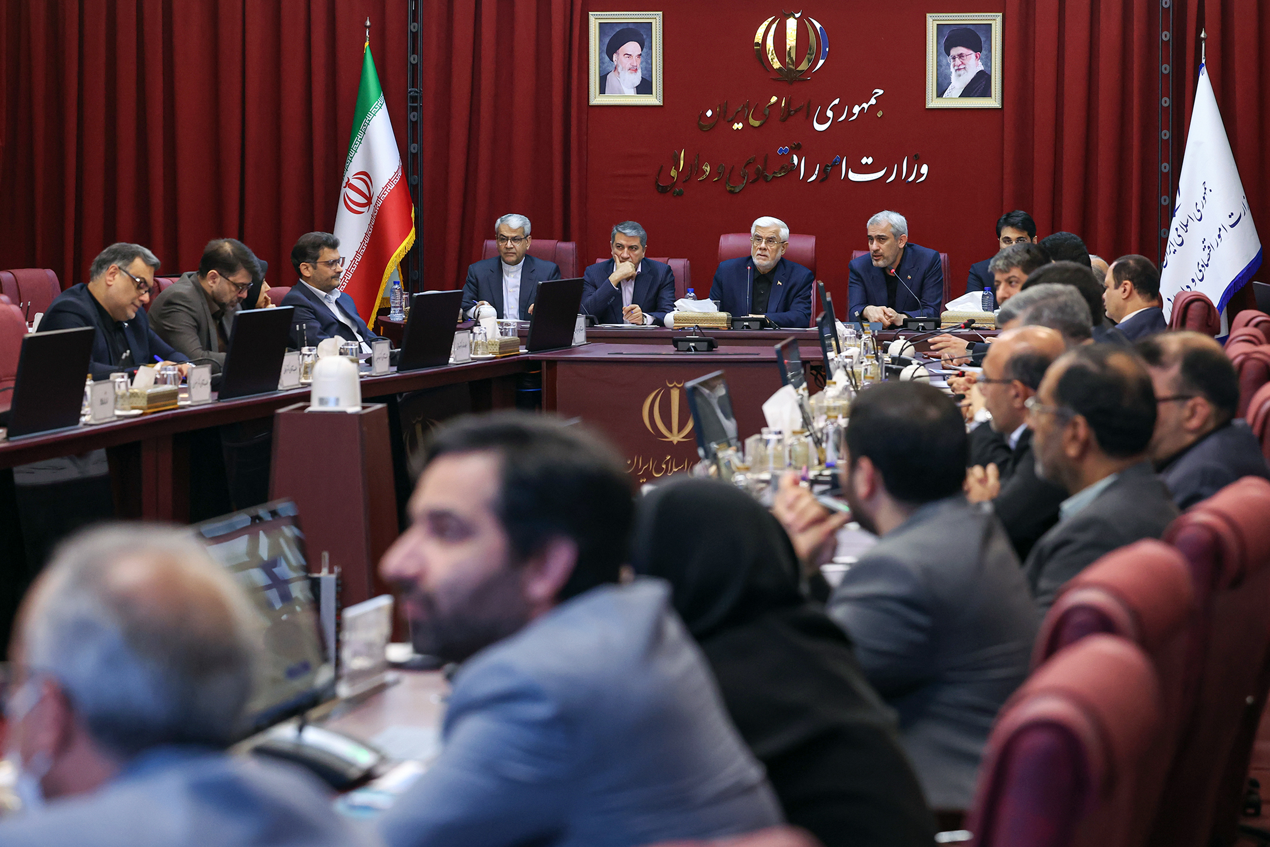 دانه درشت‌ها و فرار مالیاتی آفتی است که باید حتماً ریشه‌کن کرد