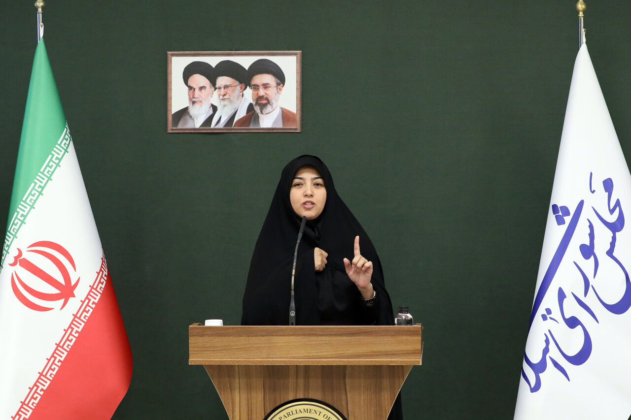 گزارش کمیسیون صنایع در مورد صلاحیت وزیر پیشنهادی دفاع/ موافقت کمیسیون با برنامه های اخلاقی