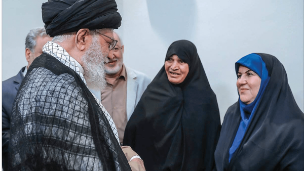 واکنش رهبر معظم انقلاب بعد از خواندن کتاب «فرنگیس» واکنش رهبر معظم انقلاب بعد از خواندن کتاب «فرنگیس»